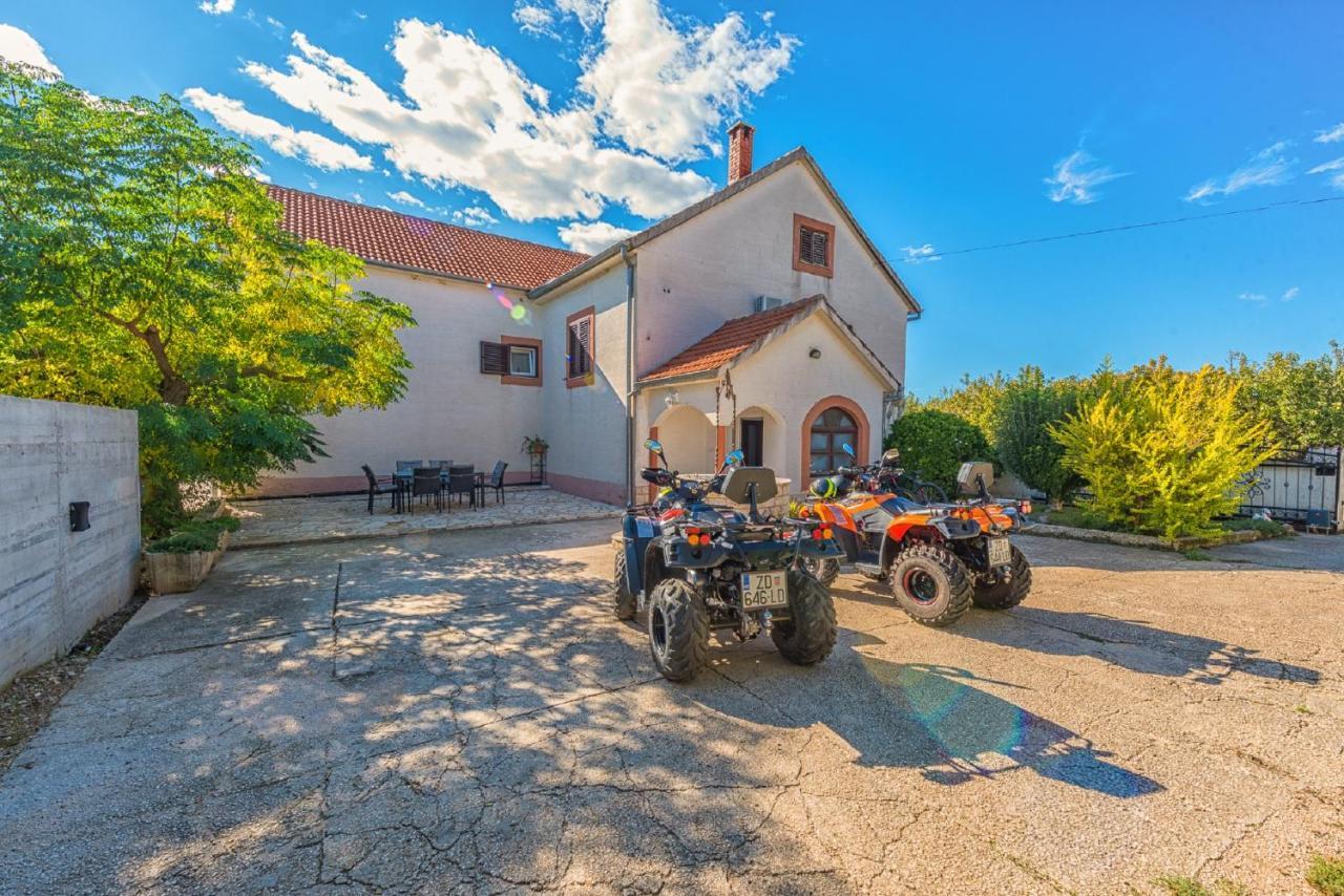 Holiday Home Tower With Private Pool, Sauna And Quads Smilcic Exterior foto