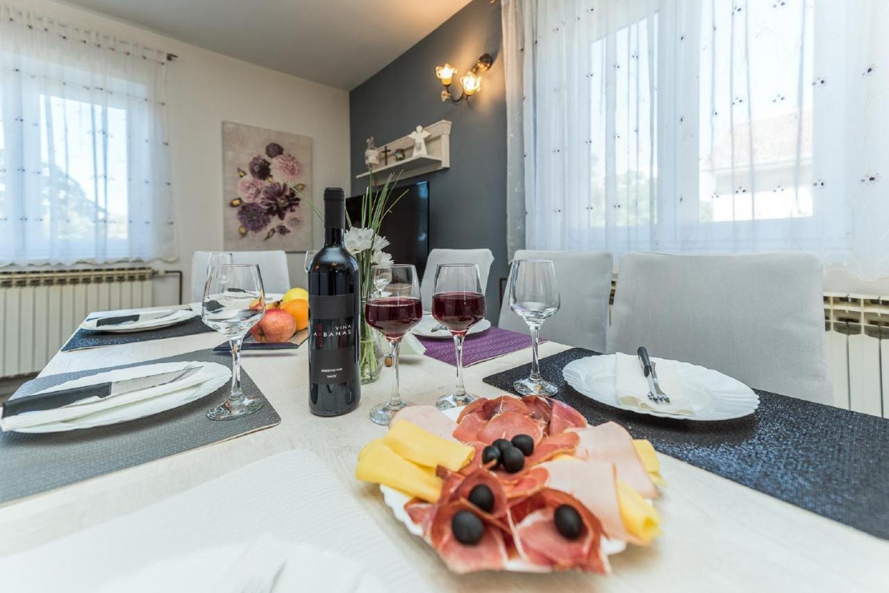 Holiday Home Tower With Private Pool, Sauna And Quads Smilcic Exterior foto